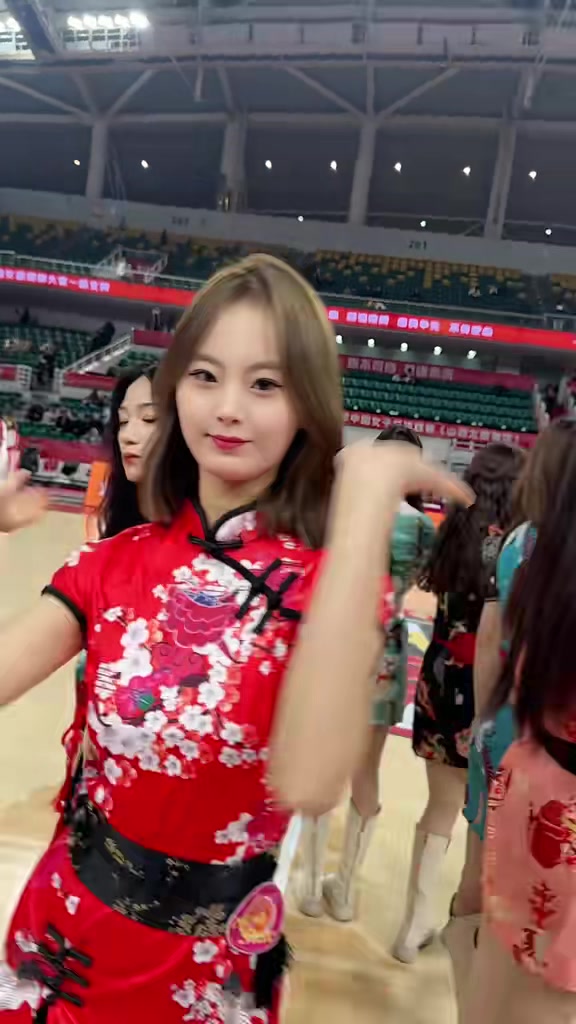 DB电子官网😍山西男篮主场啦啦队晒舞蹈视频：知道你喜欢最后一个