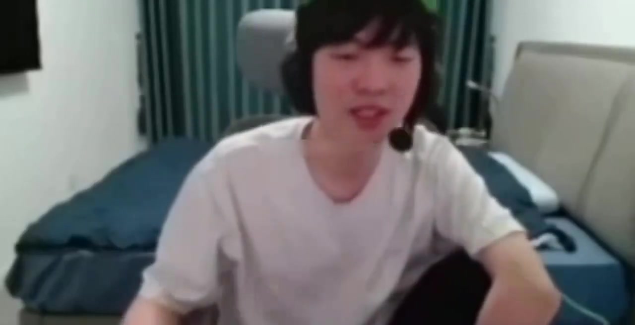 DB视讯官网Cryin：今年T1感觉没啥戏 Doran遇到打不过的硬送 怎么跟Bin打啊